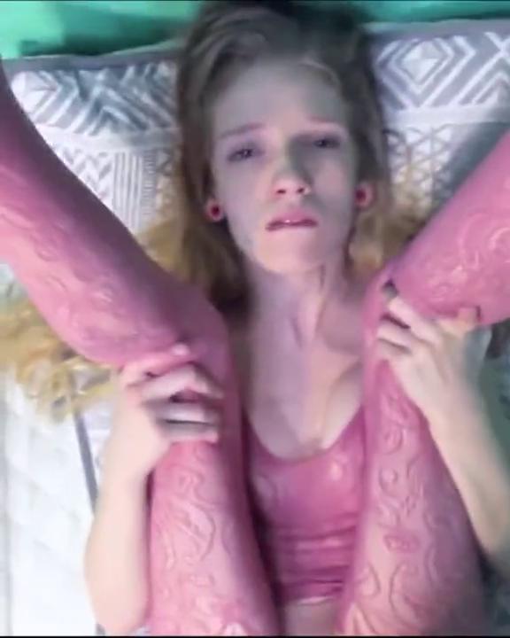 Худую Украинку ебет в пизду по пьяне