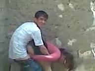 Трахнул соседку узбечку раком на улице